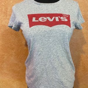 heather grey levi’s tee